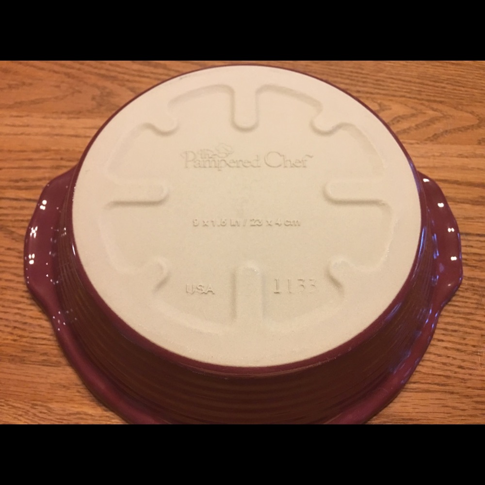 Pampered Chef Pie Plate Stoneware in Red